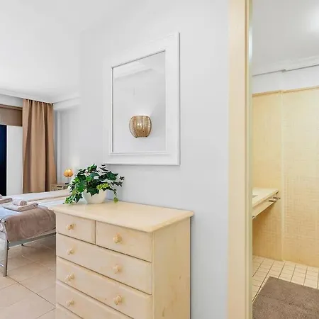 2bdr Ocean And La Gomera Vista Getaway